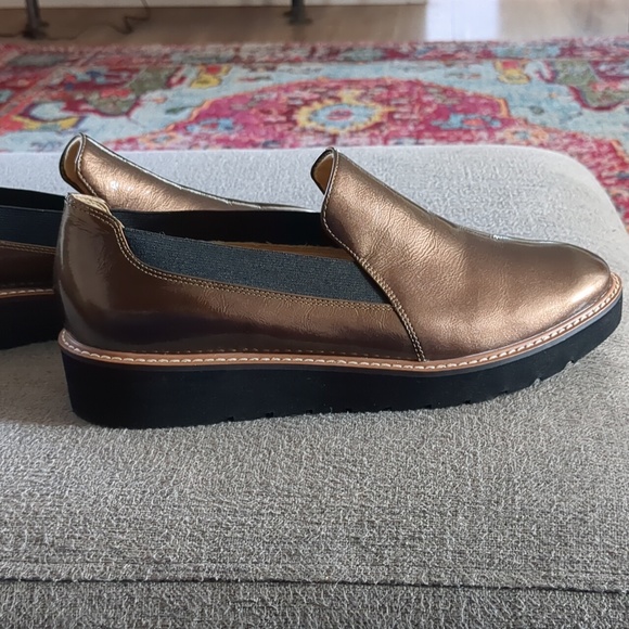 NATURALIZER Adra Slip-On Shoe. Copper/Bronze. Beautiful Fall shoe for Fall. - Picture 1 of 7